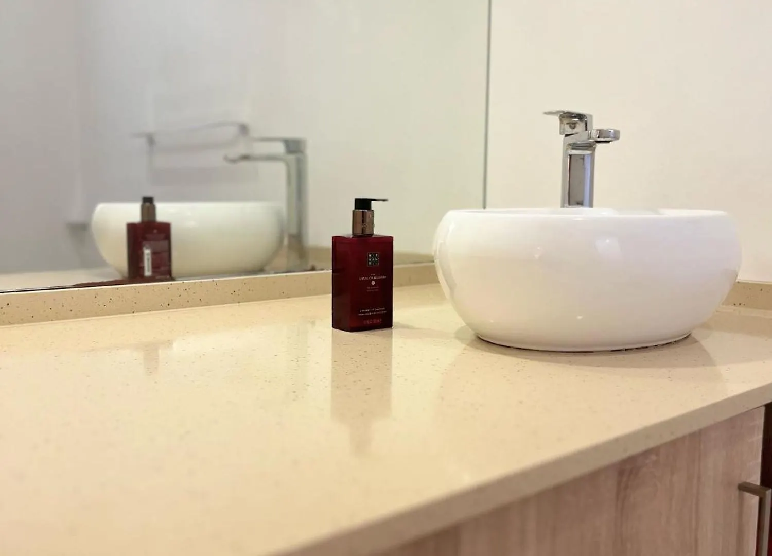 Apartment In Alfama For Two 리스본 0*,